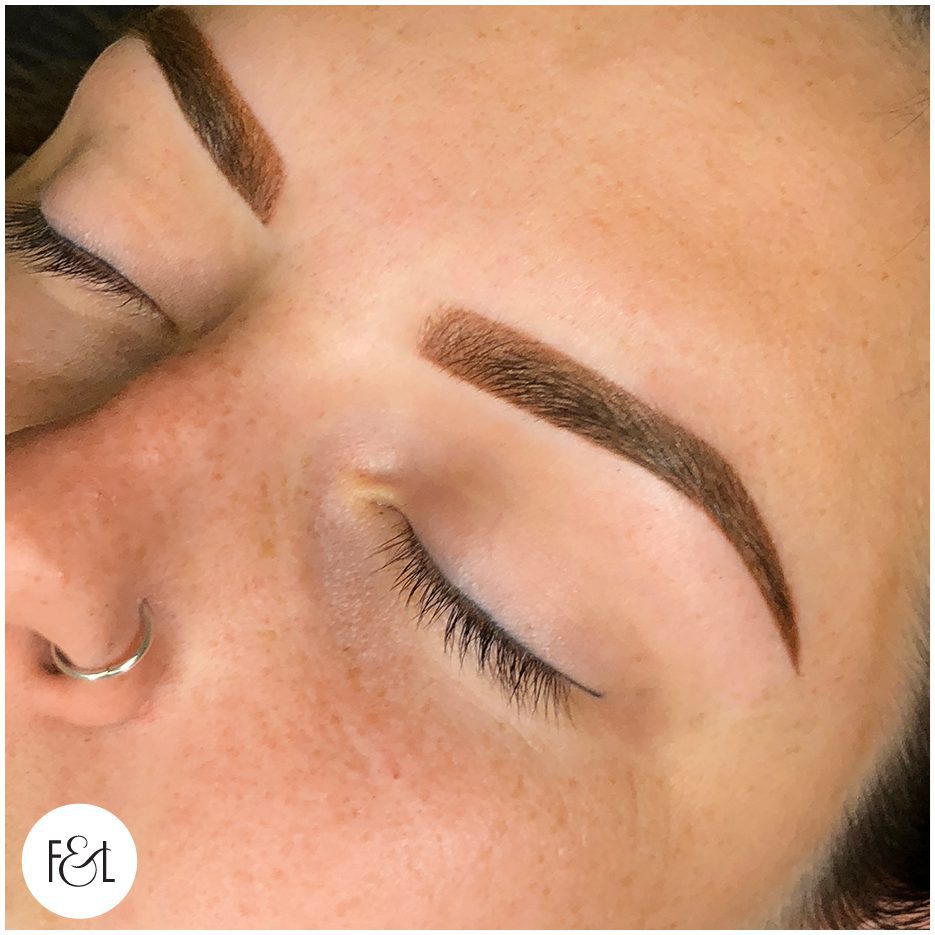 Ombré eyebrow tattoo directly after treatment.