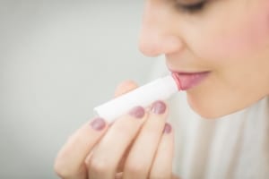 woman-putting-lipstick